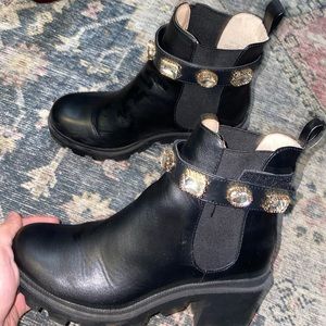 Steve Madden Amulet boots size 8